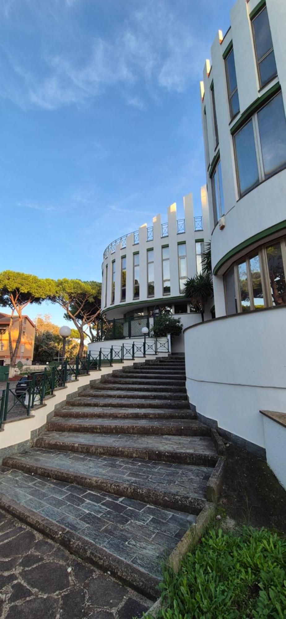 Guru Mostacciano Rom